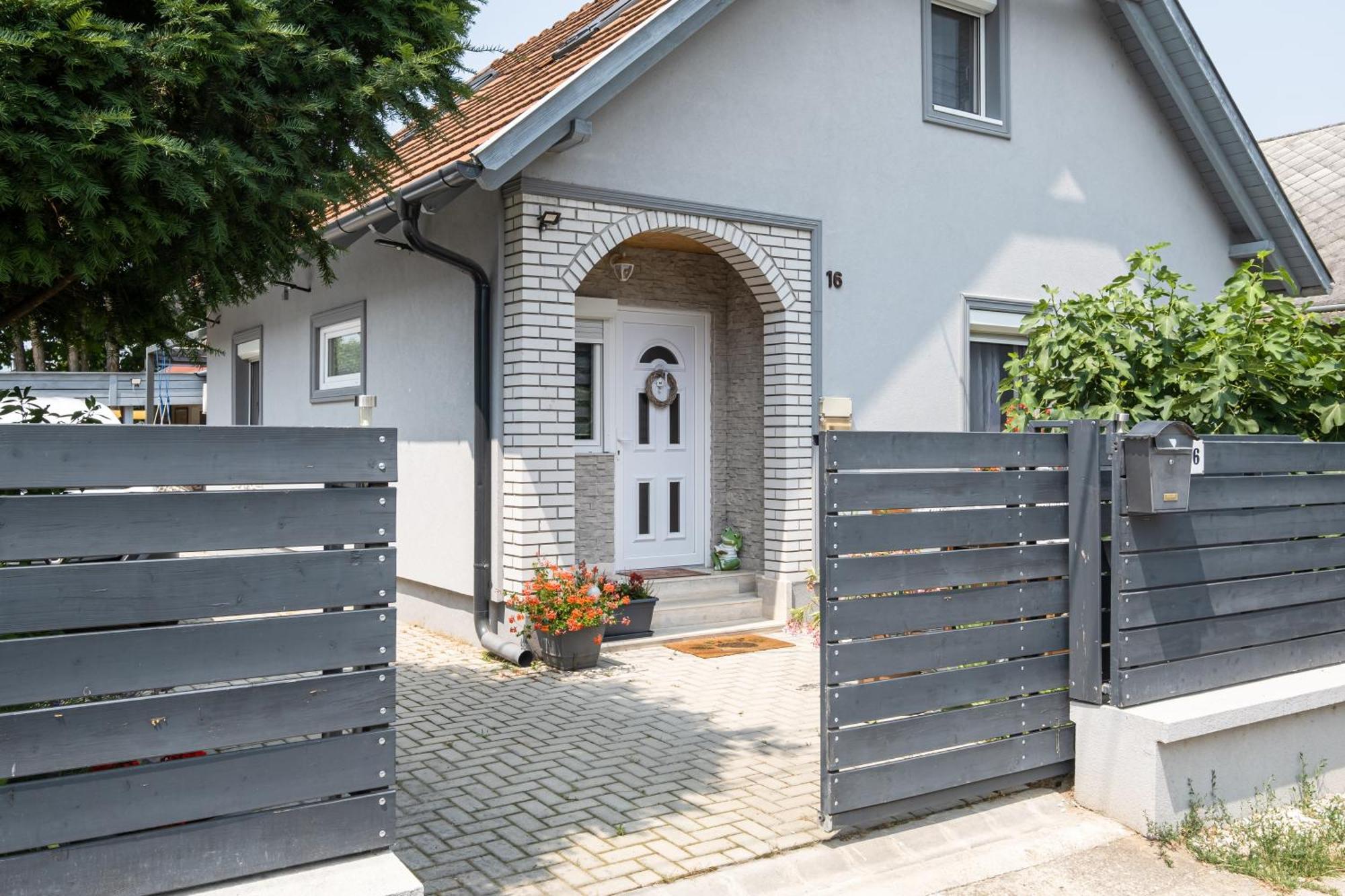 Szürke Vendégház Balatonkenesén Exterior foto